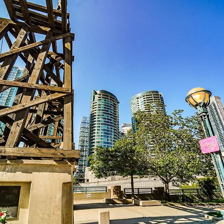 Chol Furnished Suites Heart Of Downtown Toronto, 2 Beds, Free Parking, Cn Tower View Extérieur photo