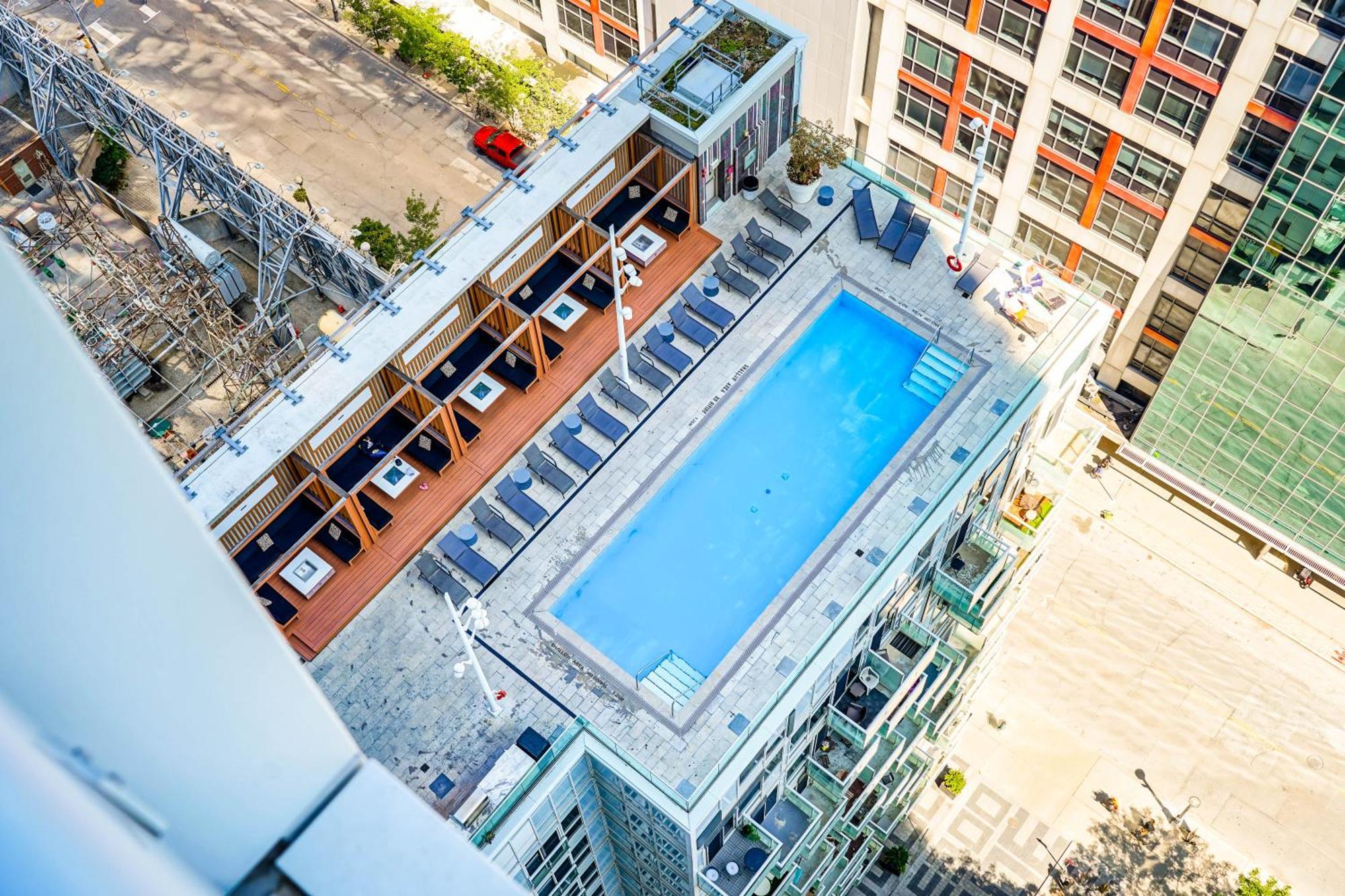 Chol Furnished Suites Heart Of Downtown Toronto, 2 Beds, Free Parking, Cn Tower View Extérieur photo