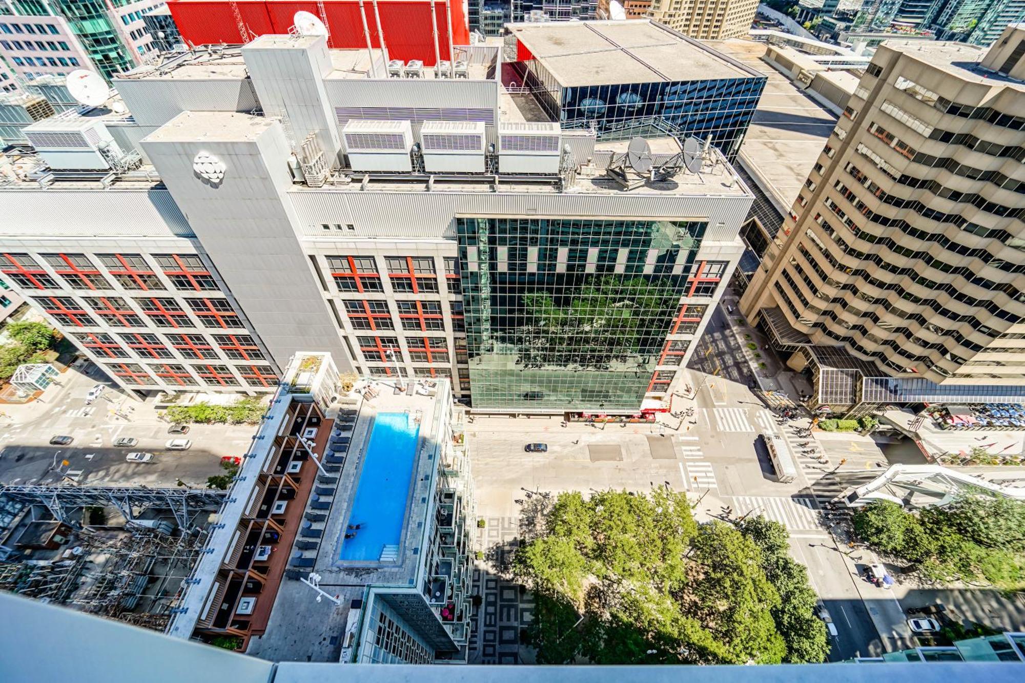 Chol Furnished Suites Heart Of Downtown Toronto, 2 Beds, Free Parking, Cn Tower View Extérieur photo