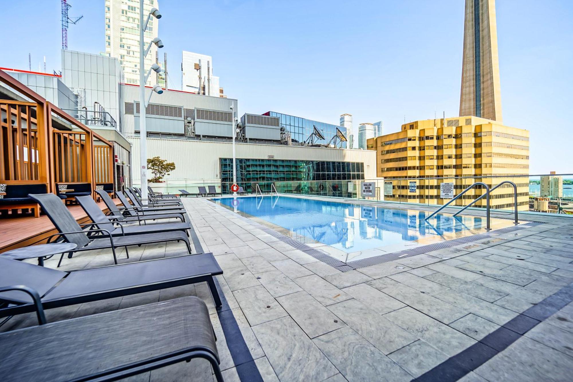 Chol Furnished Suites Heart Of Downtown Toronto, 2 Beds, Free Parking, Cn Tower View Extérieur photo