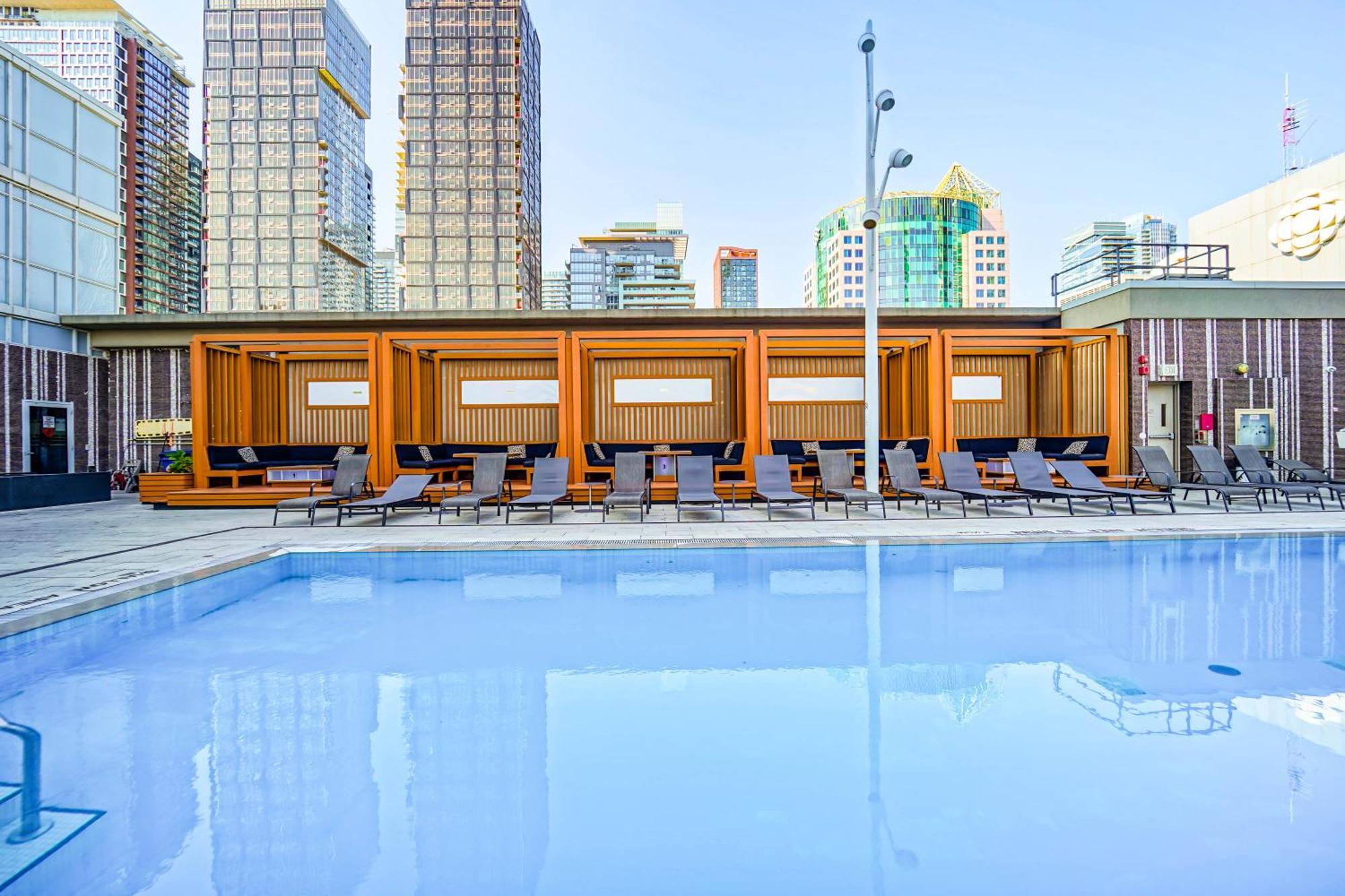Chol Furnished Suites Heart Of Downtown Toronto, 2 Beds, Free Parking, Cn Tower View Extérieur photo