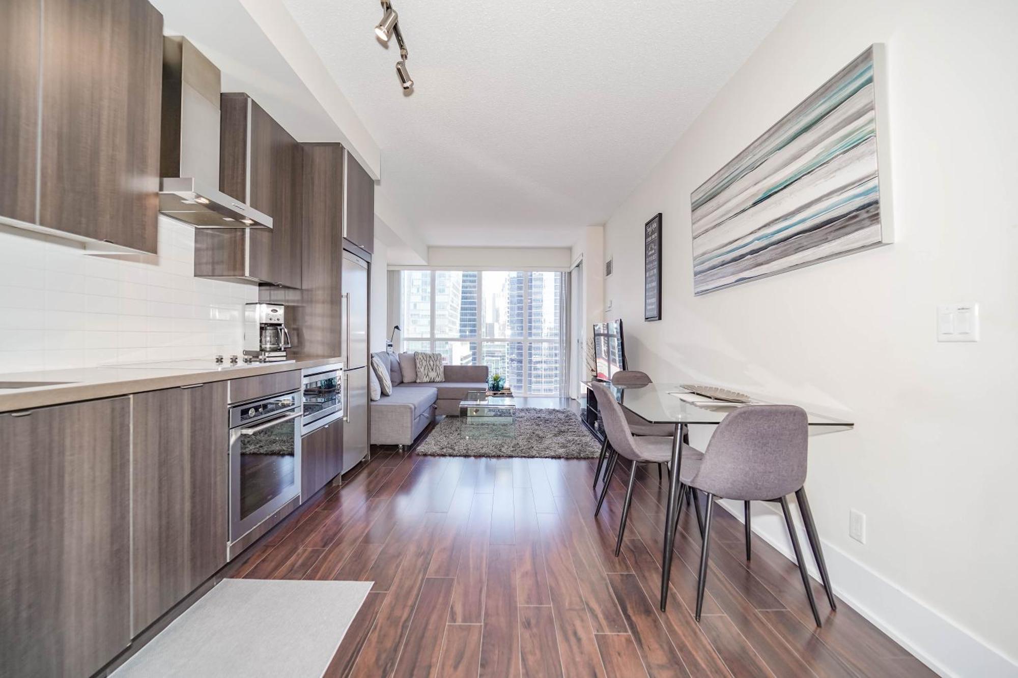 Chol Furnished Suites Heart Of Downtown Toronto, 2 Beds, Free Parking, Cn Tower View Extérieur photo