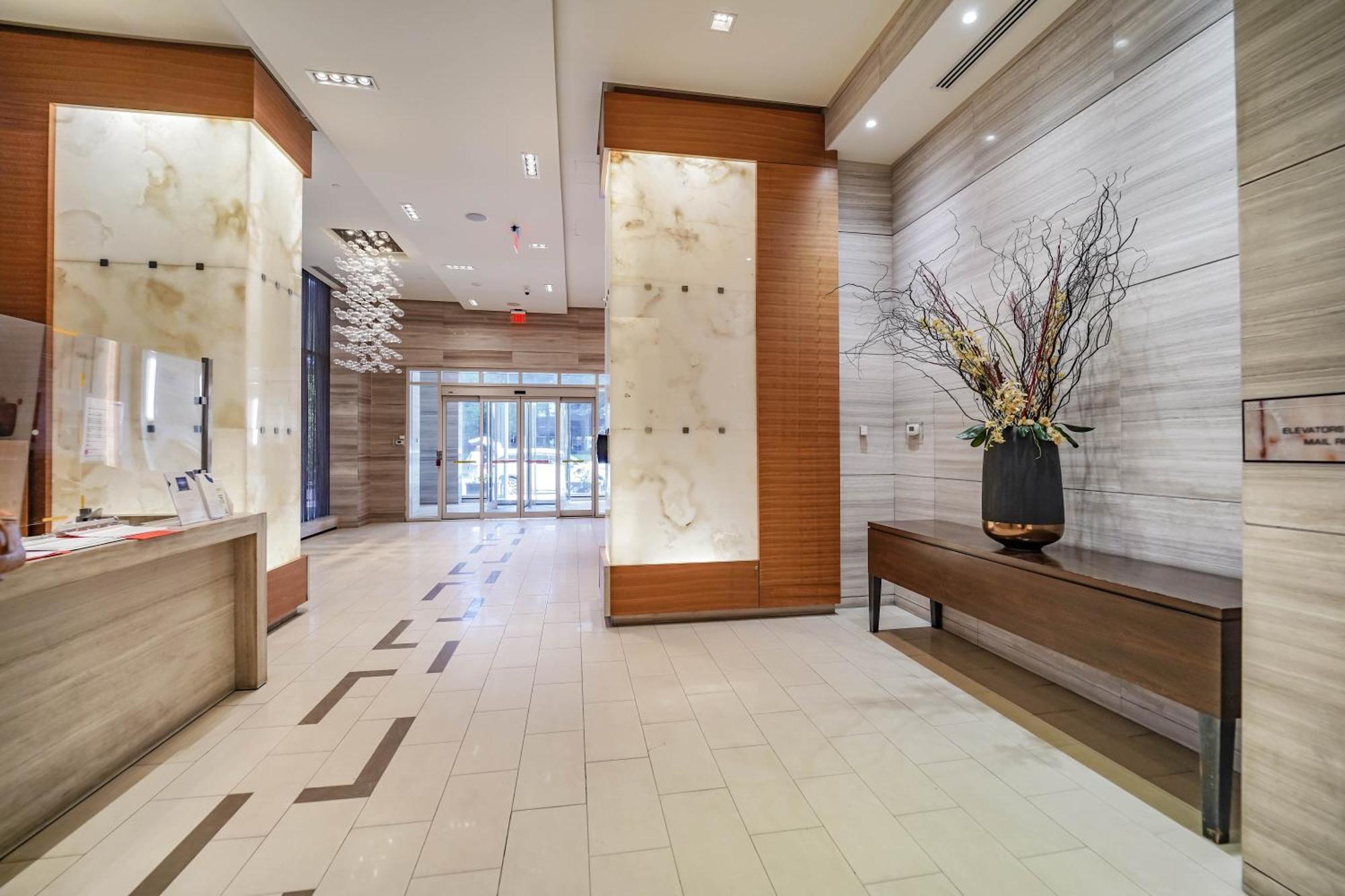 Chol Furnished Suites Heart Of Downtown Toronto, 2 Beds, Free Parking, Cn Tower View Extérieur photo