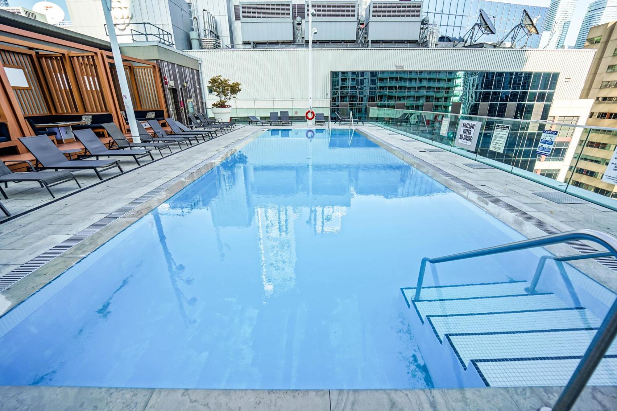 Chol Furnished Suites Heart Of Downtown Toronto, 2 Beds, Free Parking, Cn Tower View Extérieur photo