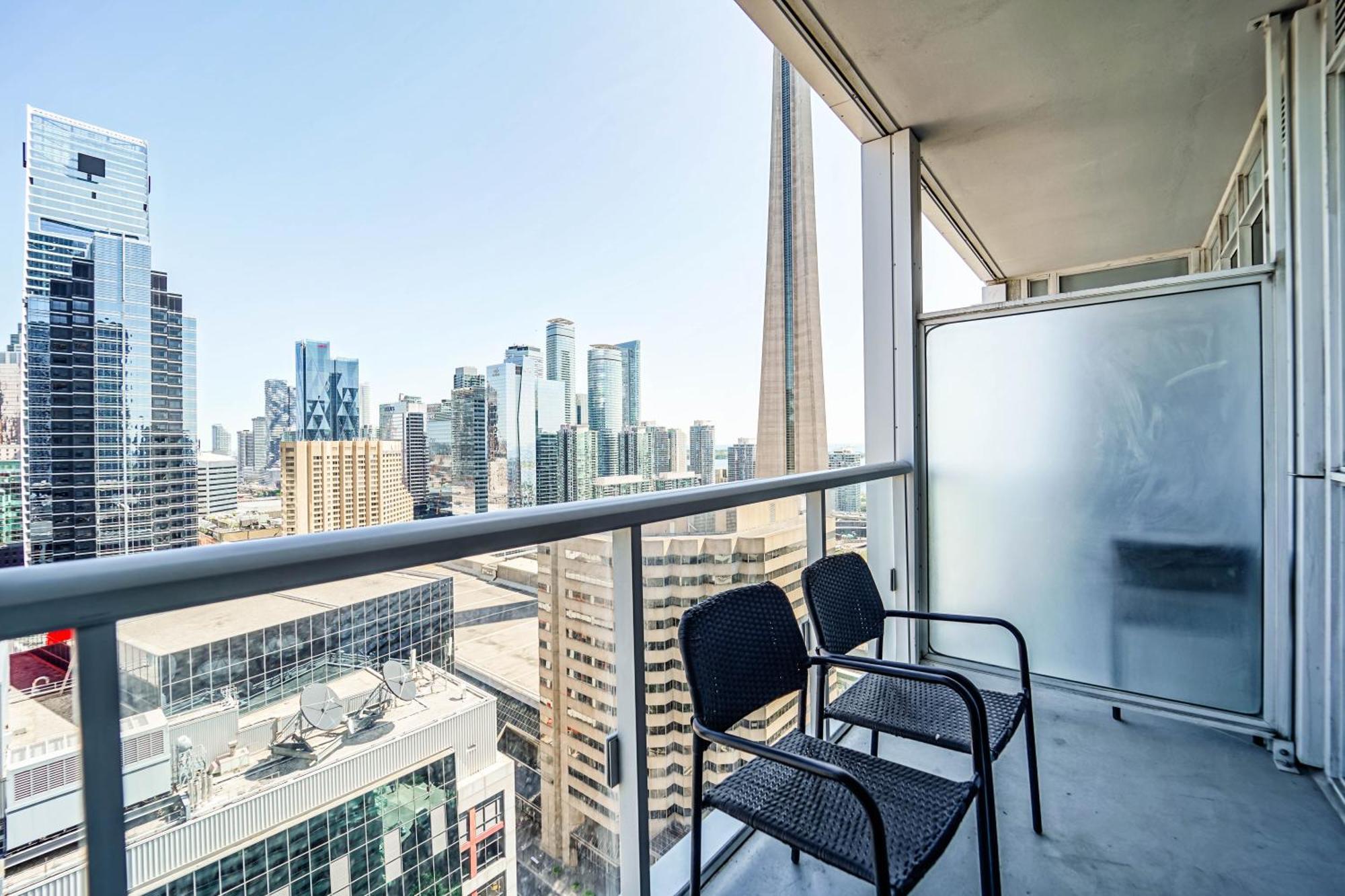 Chol Furnished Suites Heart Of Downtown Toronto, 2 Beds, Free Parking, Cn Tower View Extérieur photo