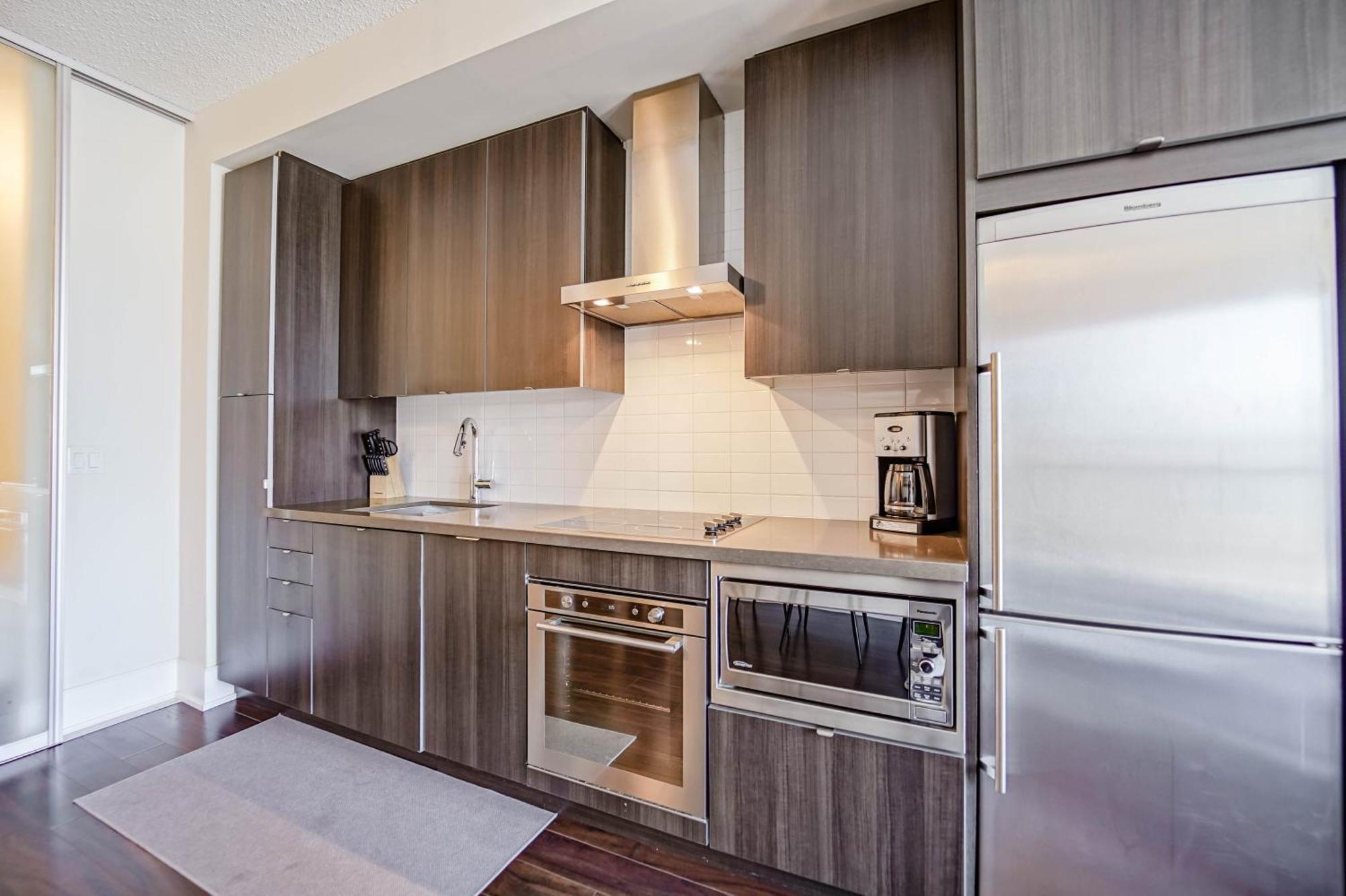 Chol Furnished Suites Heart Of Downtown Toronto, 2 Beds, Free Parking, Cn Tower View Extérieur photo