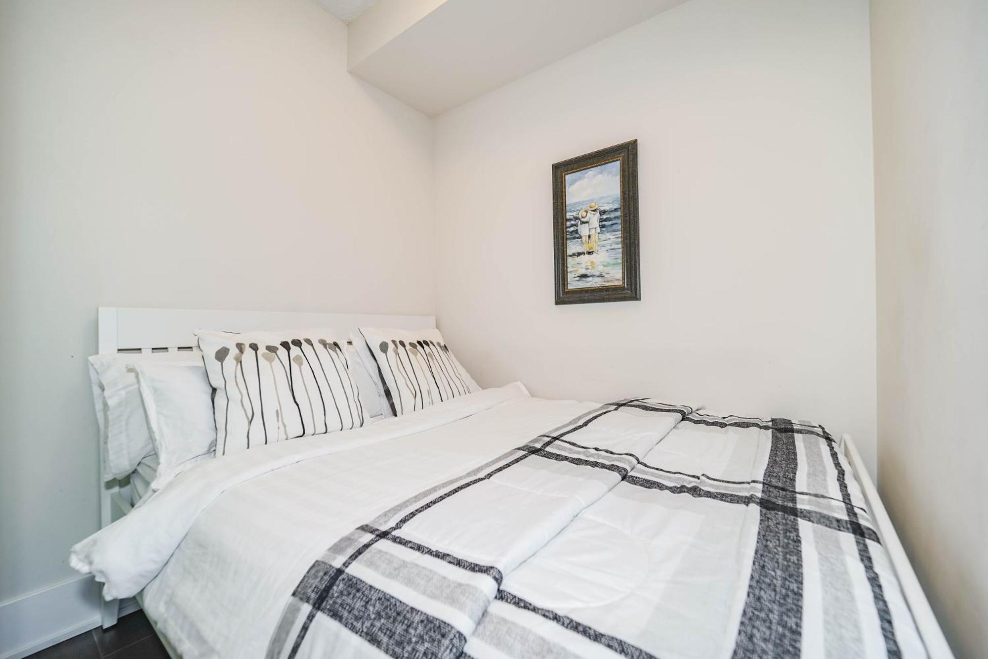 Chol Furnished Suites Heart Of Downtown Toronto, 2 Beds, Free Parking, Cn Tower View Extérieur photo