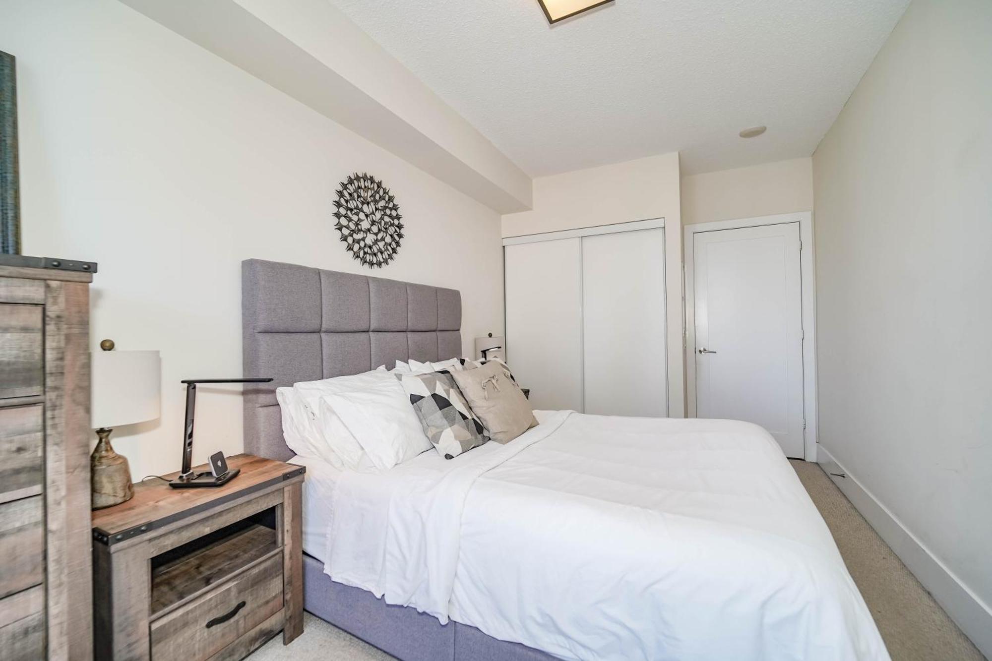 Chol Furnished Suites Heart Of Downtown Toronto, 2 Beds, Free Parking, Cn Tower View Extérieur photo