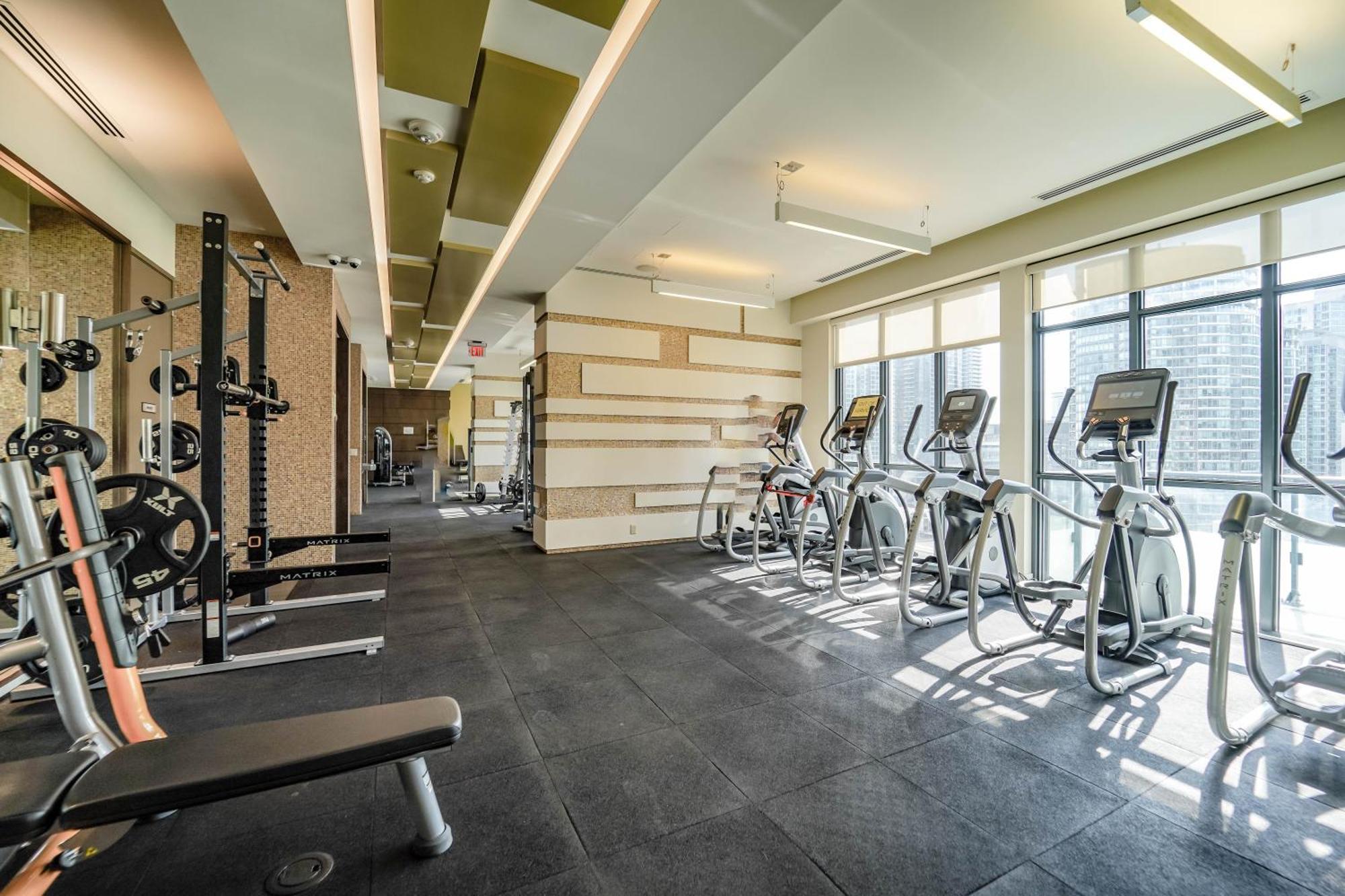 Chol Furnished Suites Heart Of Downtown Toronto, 2 Beds, Free Parking, Cn Tower View Extérieur photo