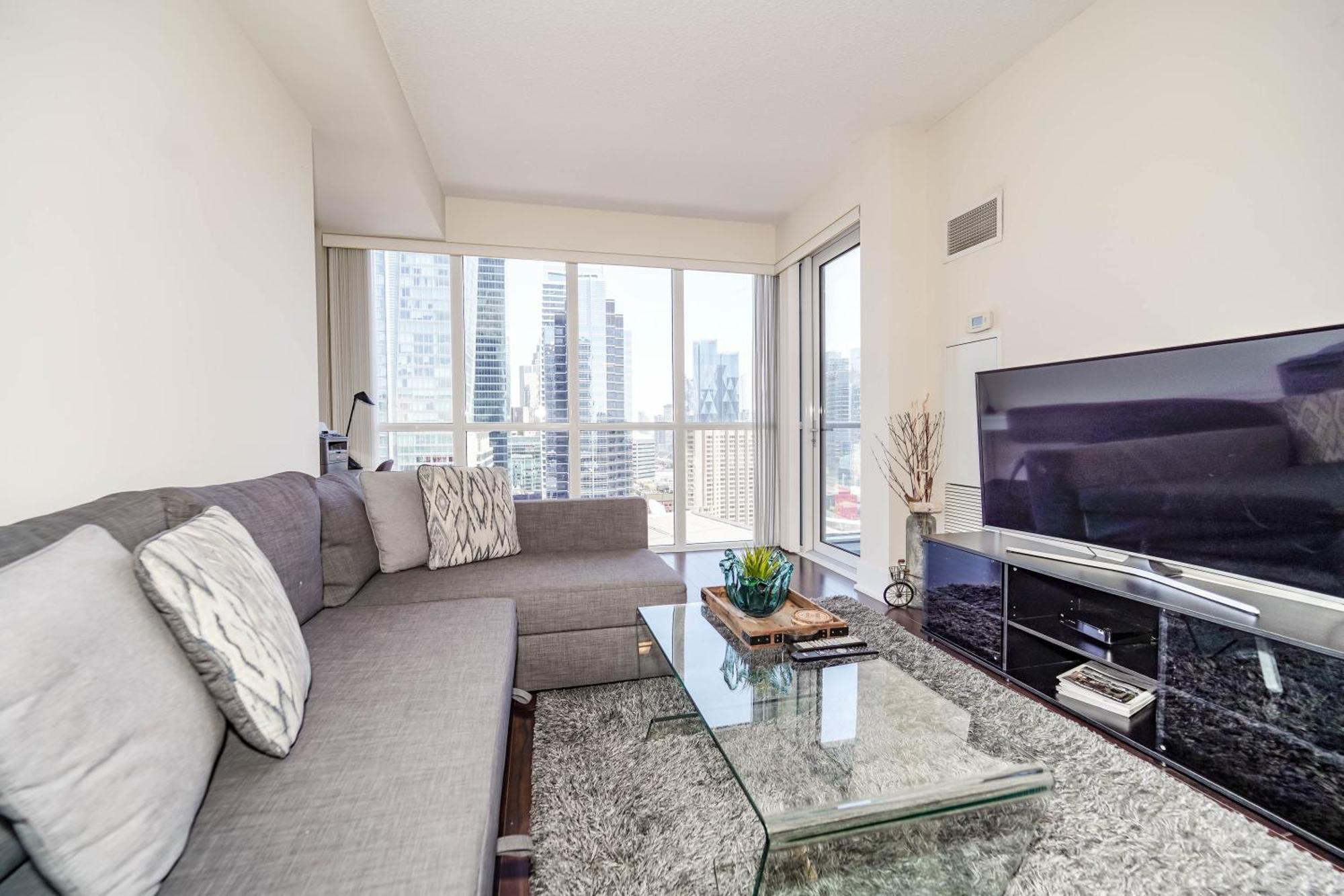 Chol Furnished Suites Heart Of Downtown Toronto, 2 Beds, Free Parking, Cn Tower View Extérieur photo