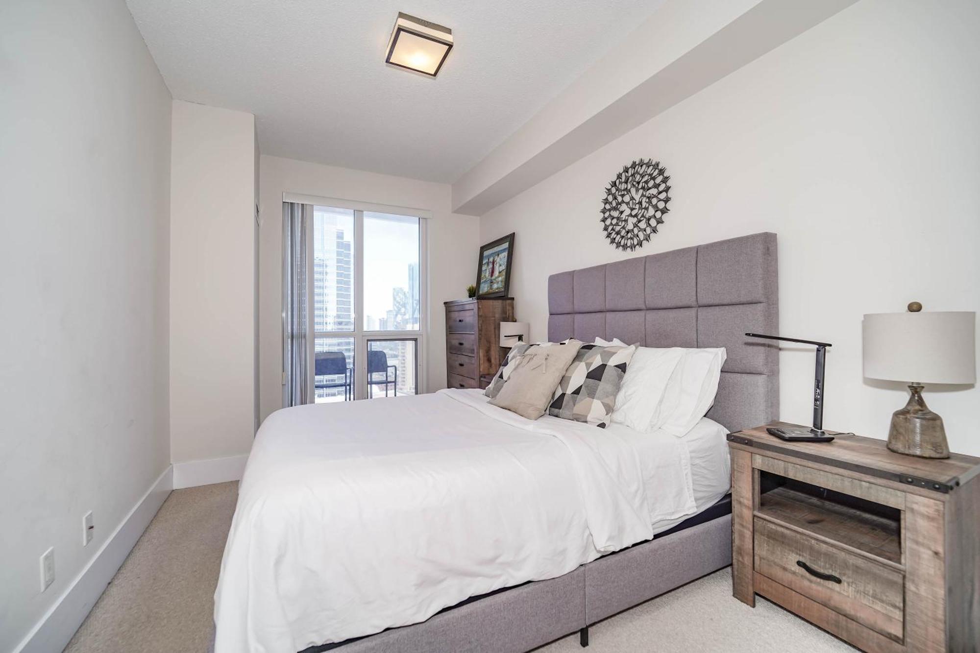 Chol Furnished Suites Heart Of Downtown Toronto, 2 Beds, Free Parking, Cn Tower View Extérieur photo
