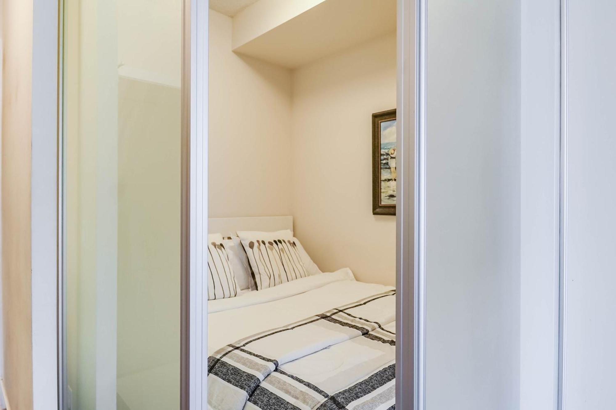 Chol Furnished Suites Heart Of Downtown Toronto, 2 Beds, Free Parking, Cn Tower View Extérieur photo