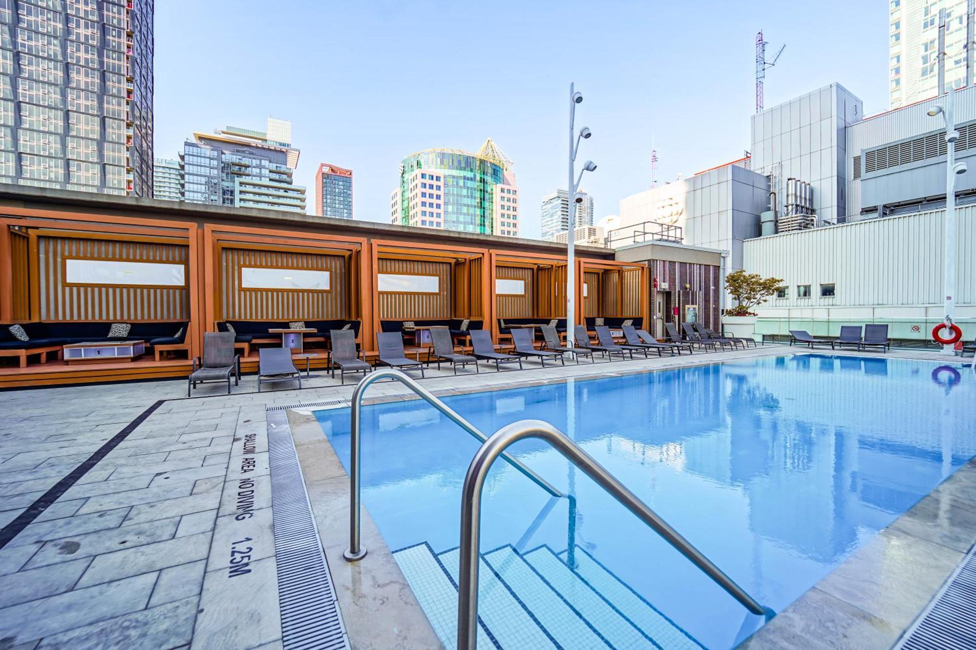 Chol Furnished Suites Heart Of Downtown Toronto, 2 Beds, Free Parking, Cn Tower View Extérieur photo
