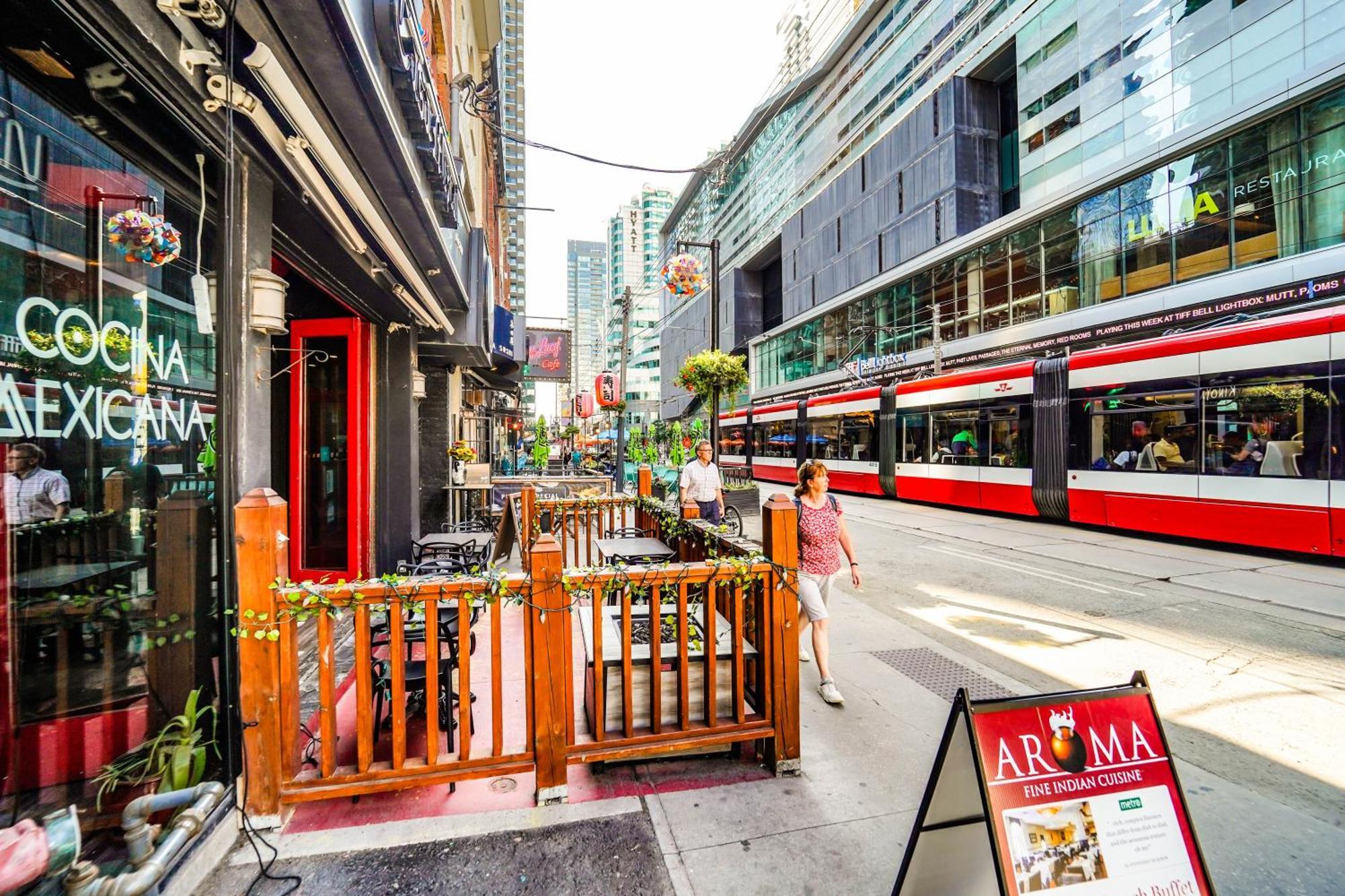 Chol Furnished Suites Heart Of Downtown Toronto, 2 Beds, Free Parking, Cn Tower View Extérieur photo