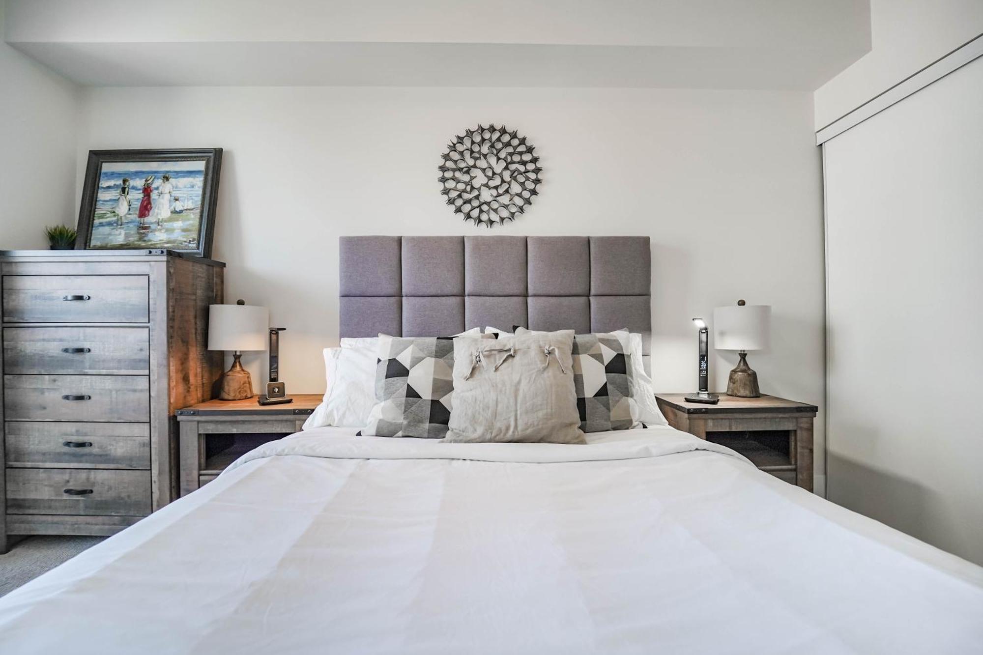 Chol Furnished Suites Heart Of Downtown Toronto, 2 Beds, Free Parking, Cn Tower View Extérieur photo
