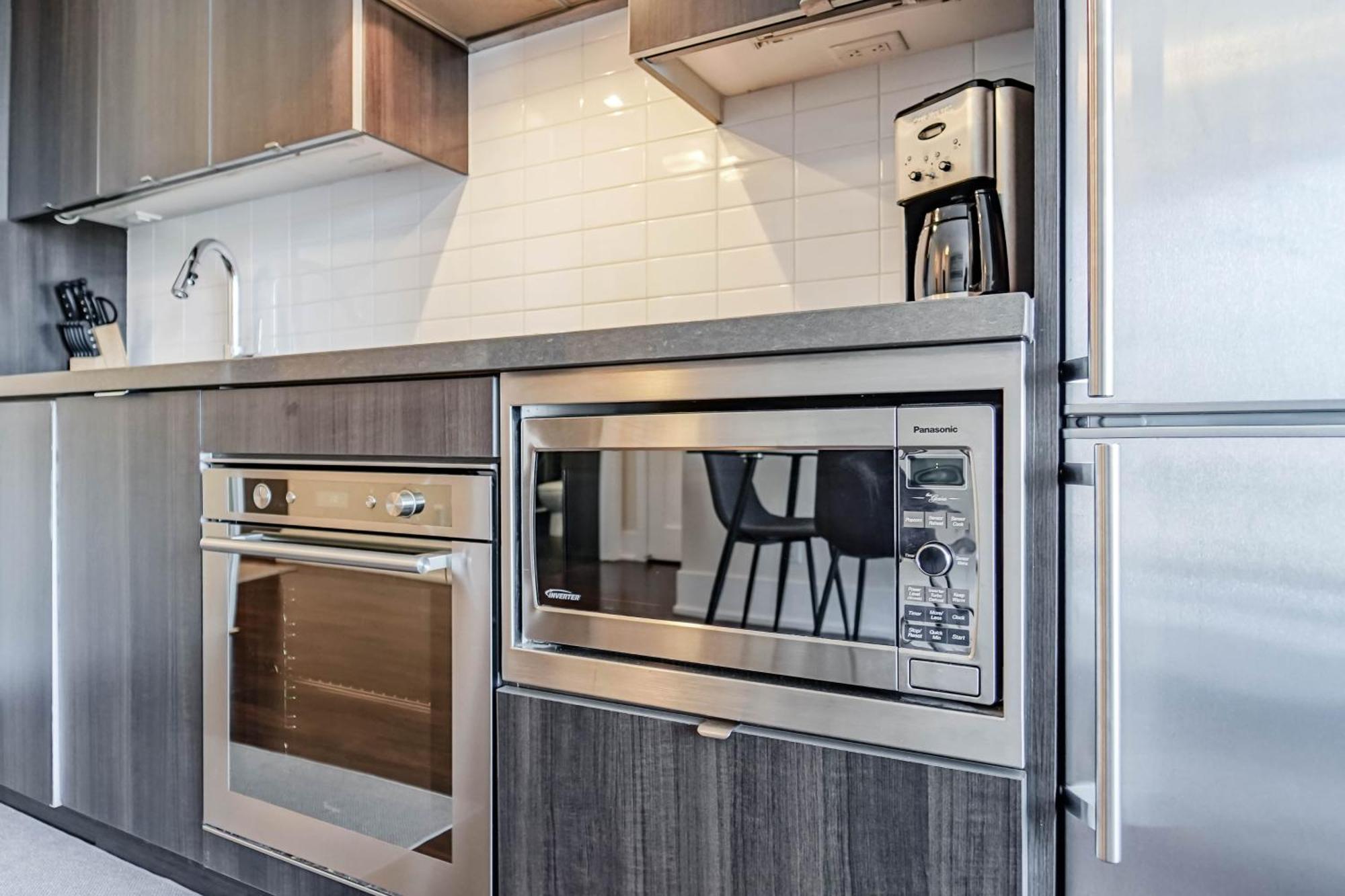 Chol Furnished Suites Heart Of Downtown Toronto, 2 Beds, Free Parking, Cn Tower View Extérieur photo