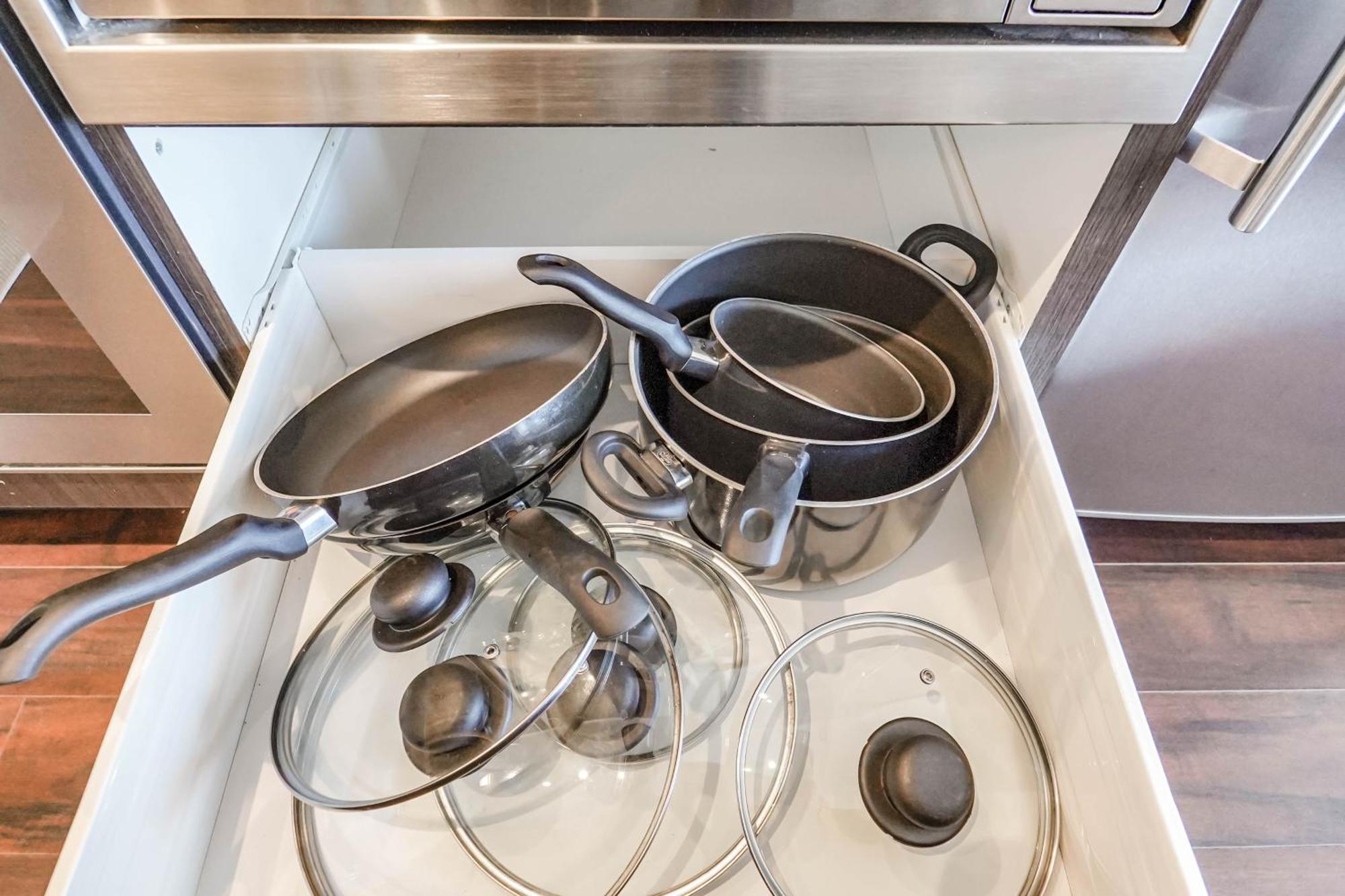 Chol Furnished Suites Heart Of Downtown Toronto, 2 Beds, Free Parking, Cn Tower View Extérieur photo