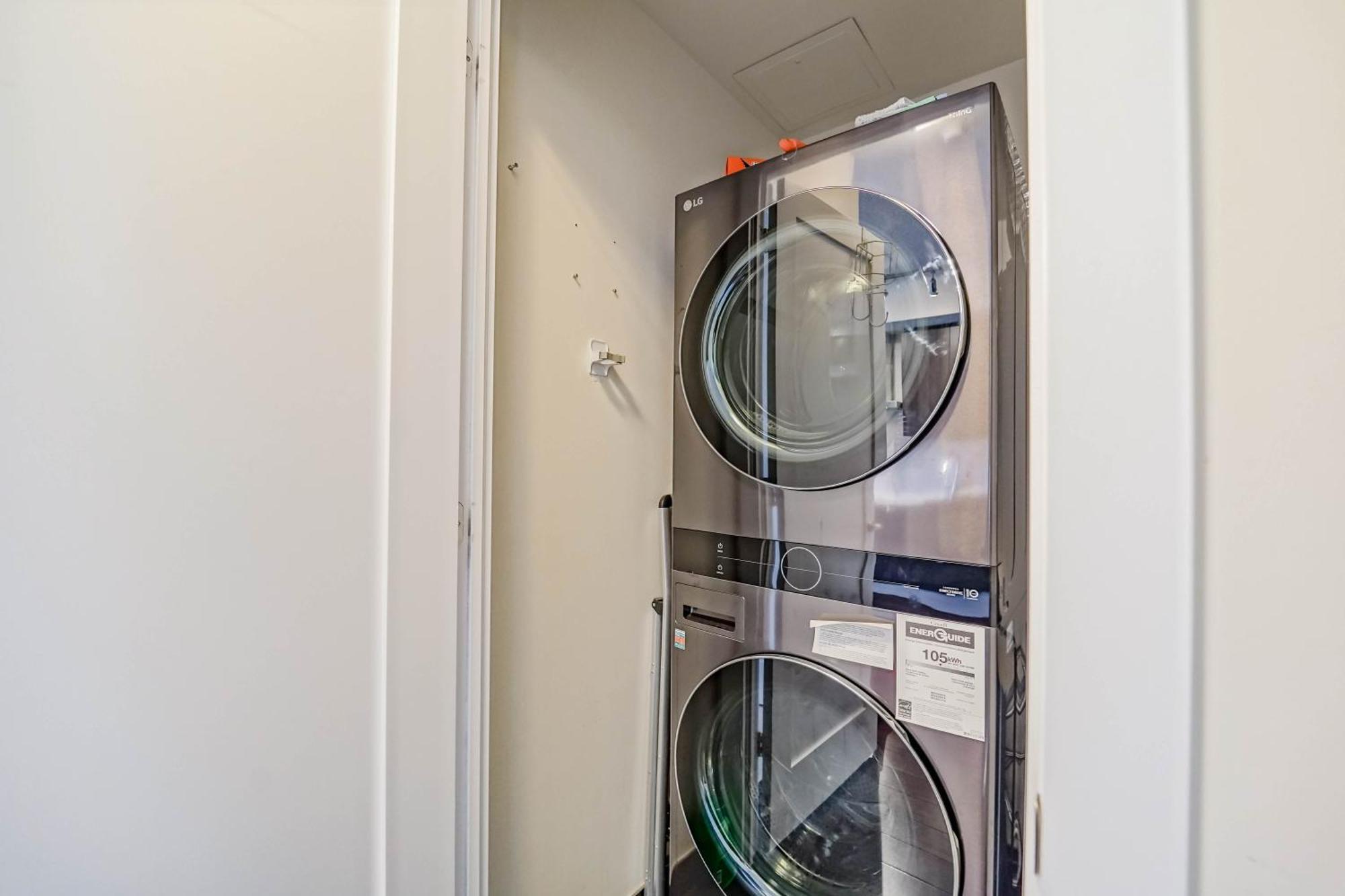 Chol Furnished Suites Heart Of Downtown Toronto, 2 Beds, Free Parking, Cn Tower View Extérieur photo